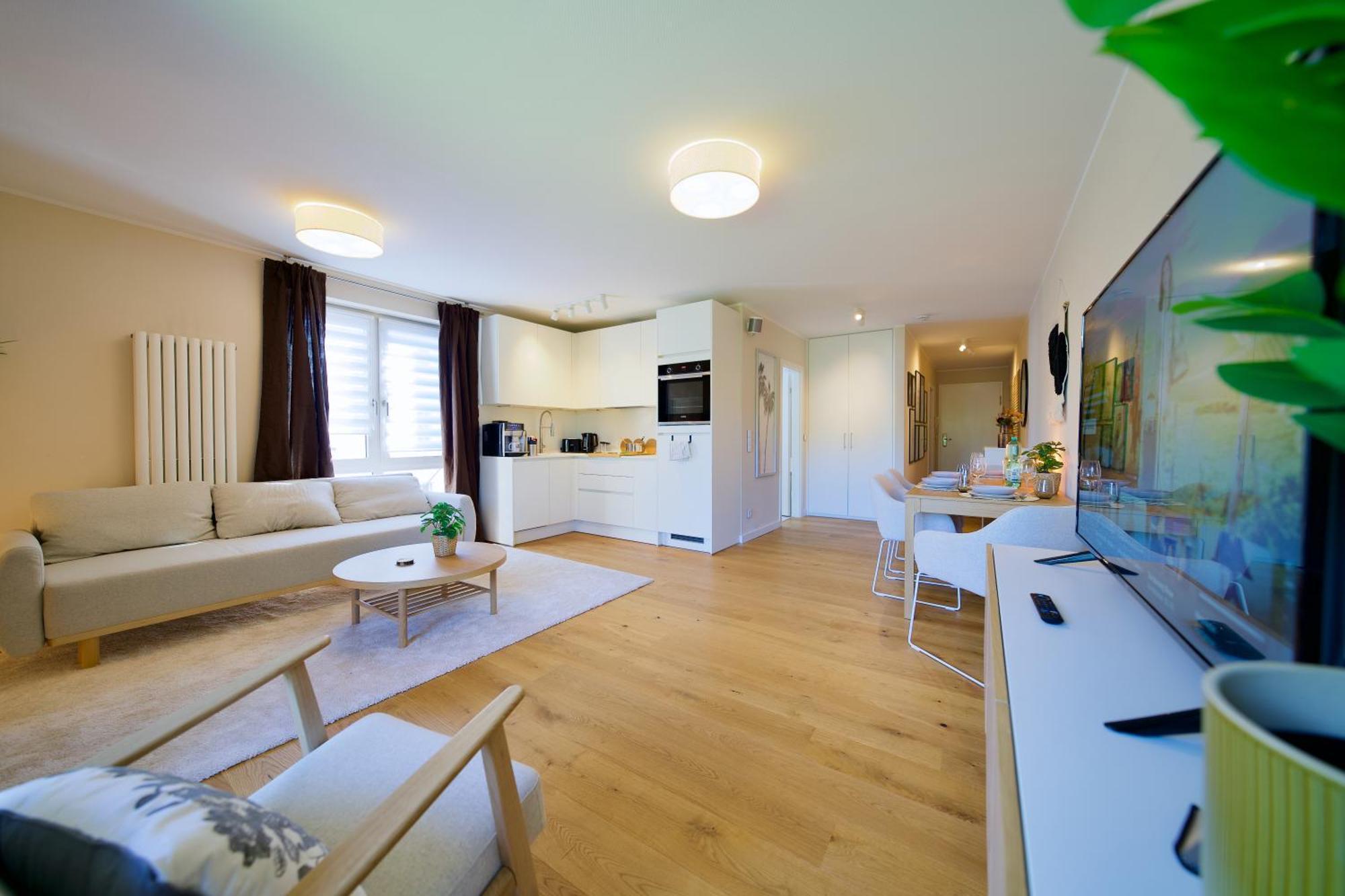 Edler Wohnraum Schwanenteich-oase Mit Balkon, Kaffeevollautomat, Lift & Parkplatz * Zwickau