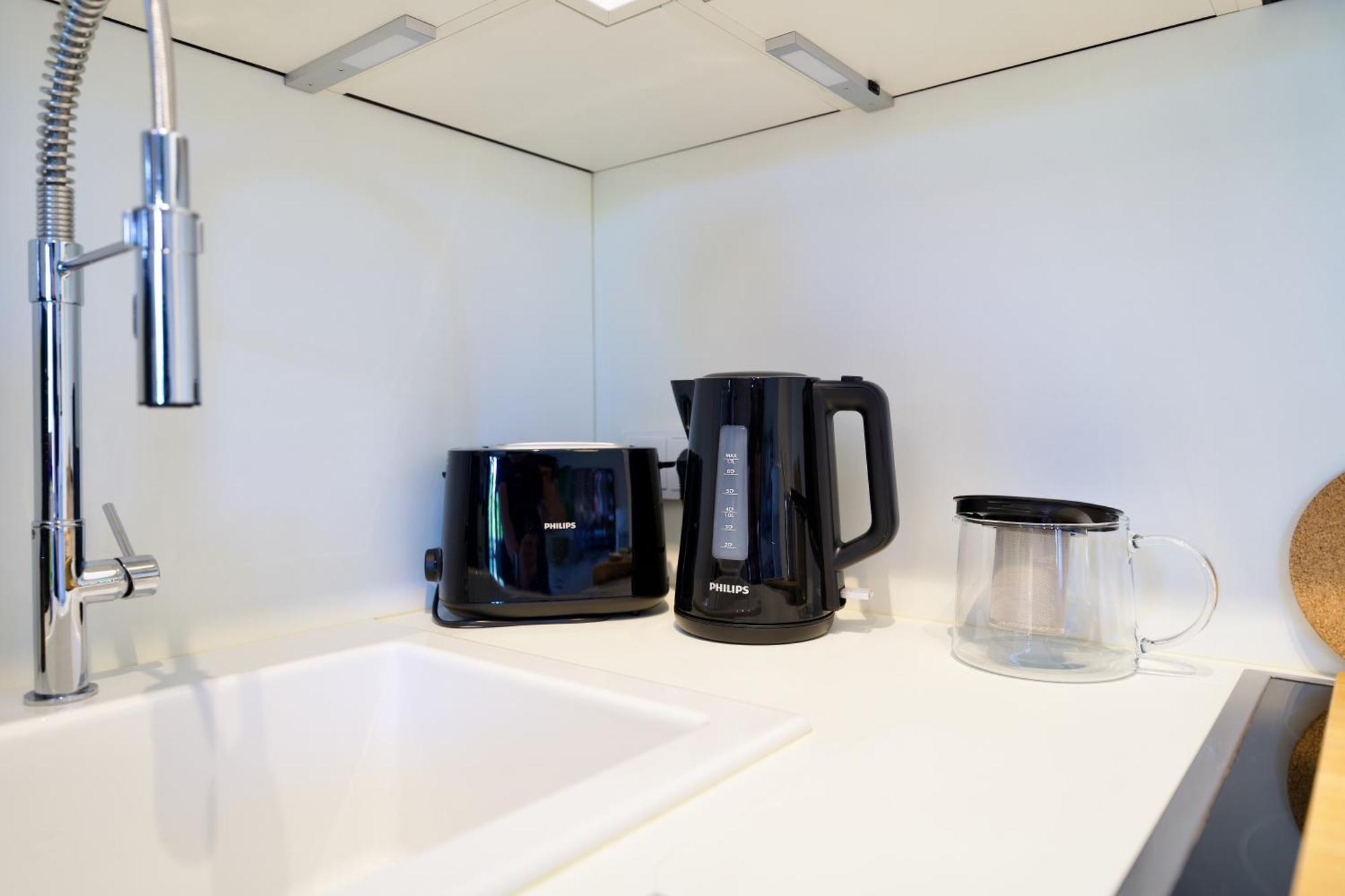 Edler Wohnraum Schwanenteich-oase Mit Balkon, Kaffeevollautomat, Lift & Parkplatz *