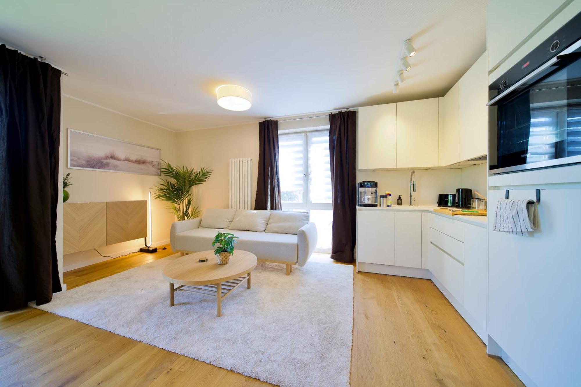 Edler Wohnraum Schwanenteich-oase Mit Balkon, Kaffeevollautomat, Lift & Parkplatz * Zwickau